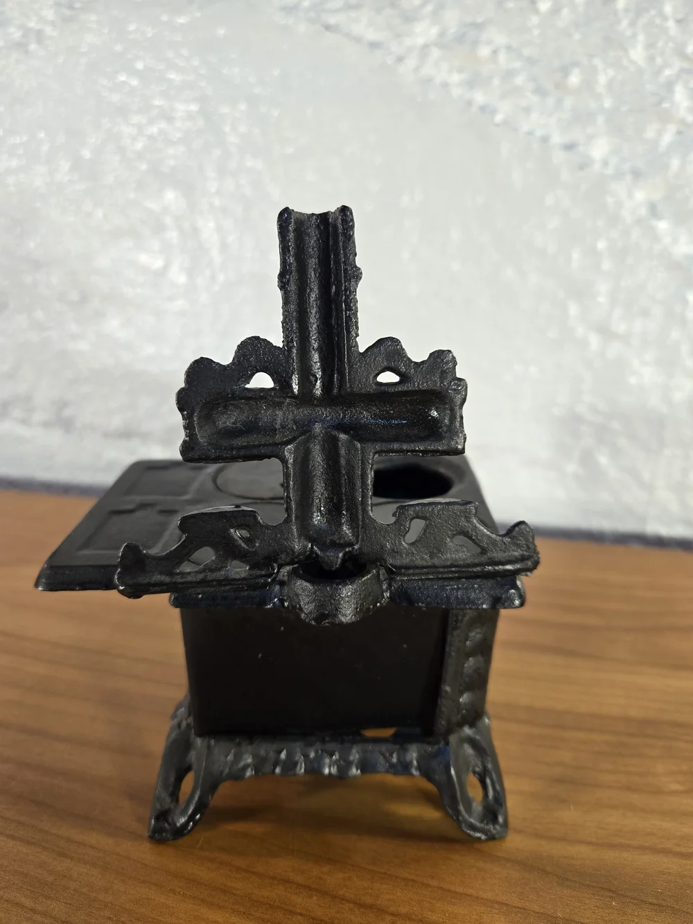 Vintage QUEEN Cast Iron Stove Mini Salesman Sample Toy w/ Pot Pan Bucket Tools